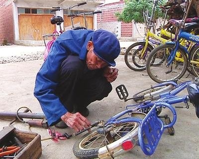 六年级作文：小区里的修车爷爷